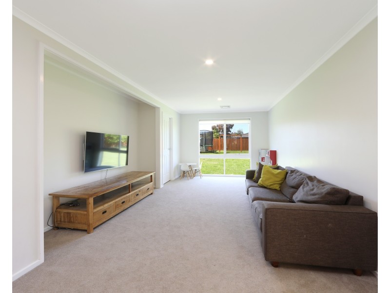 33 Taldra Drive, Ferntree Gully VIC 3156