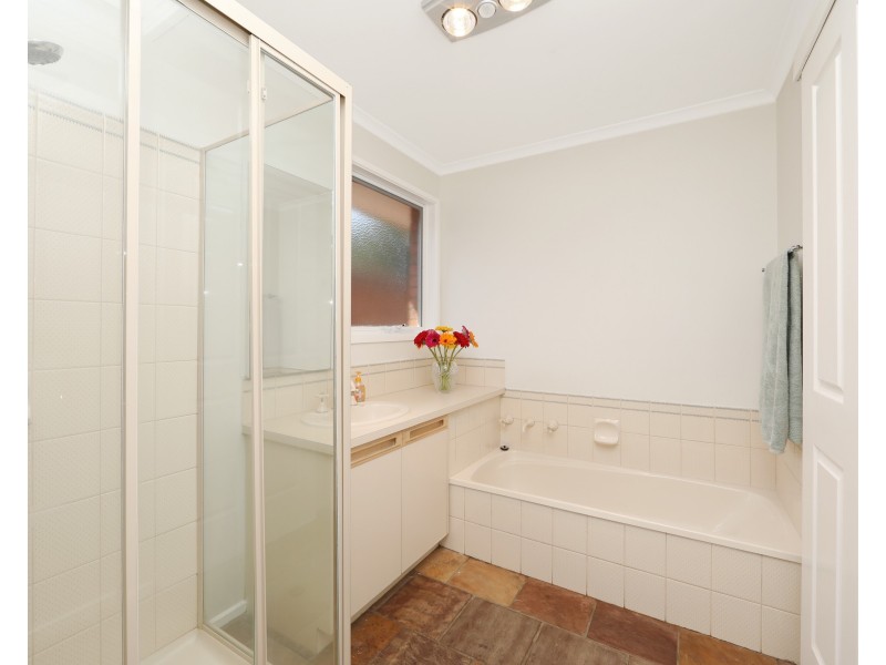 33 Taldra Drive, Ferntree Gully VIC 3156