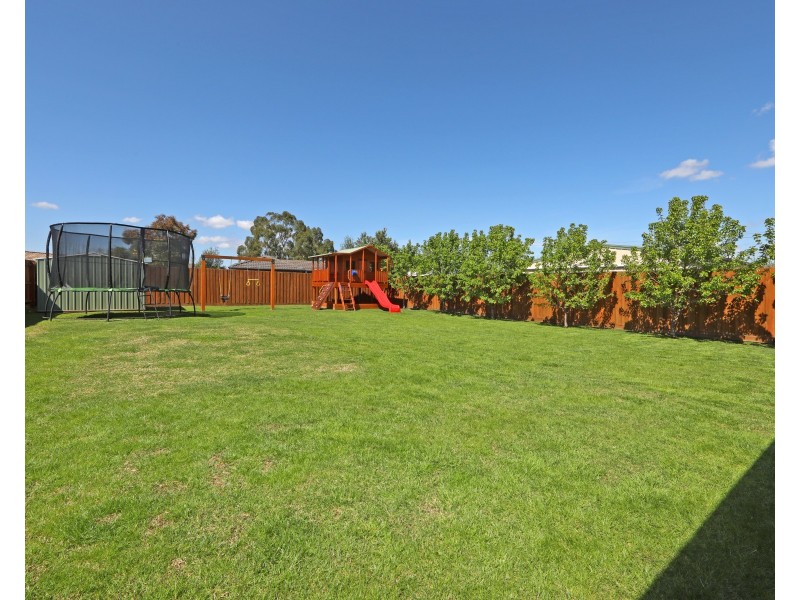 33 Taldra Drive, Ferntree Gully VIC 3156