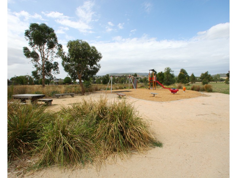 33 Taldra Drive, Ferntree Gully VIC 3156