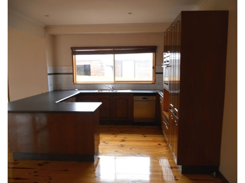 72 Dandelion Drive, Rowville VIC 3178