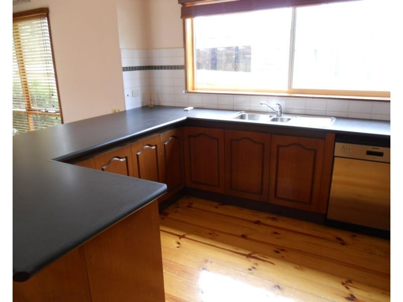 72 Dandelion Drive, Rowville VIC 3178