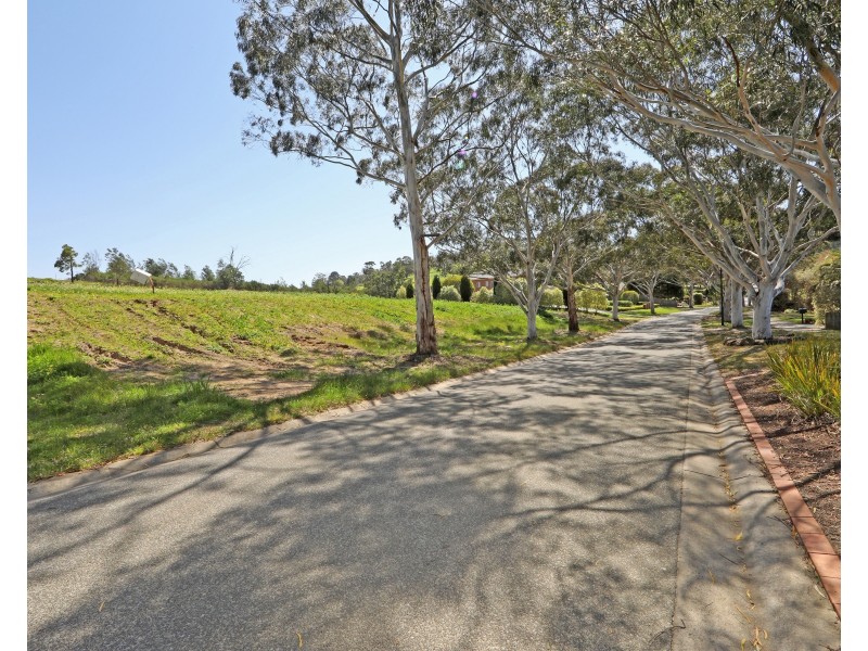 8 Hillside Court, Lysterfield South VIC 3156