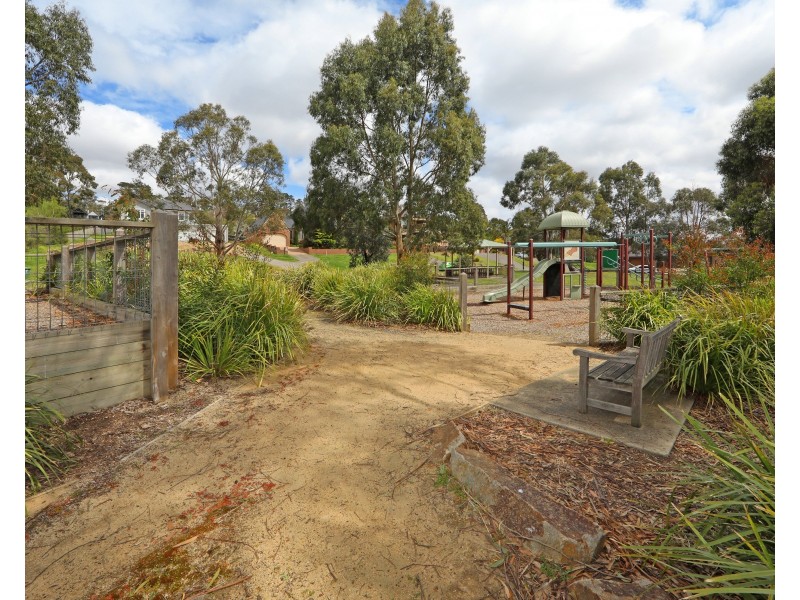 8 Hillside Court, Lysterfield South VIC 3156