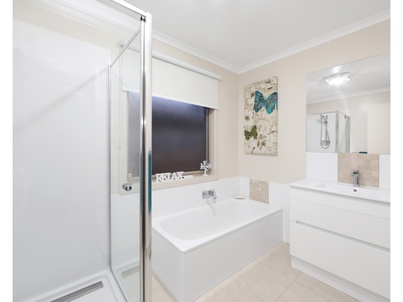 13 Crusoe Drive, Lysterfield VIC 3156