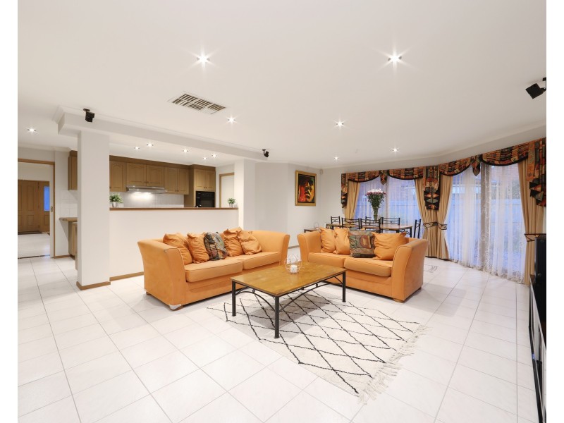 14 Dunscombe  Close, Rowville VIC 3178