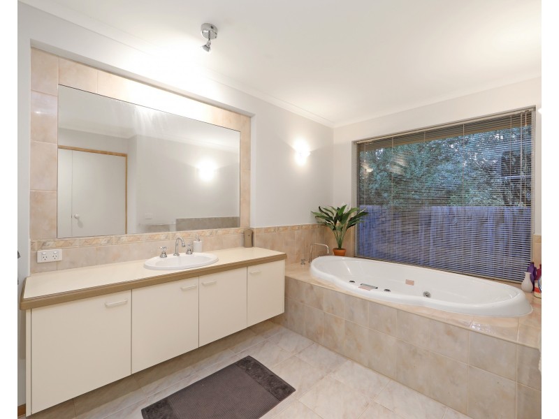 14 Dunscombe  Close, Rowville VIC 3178