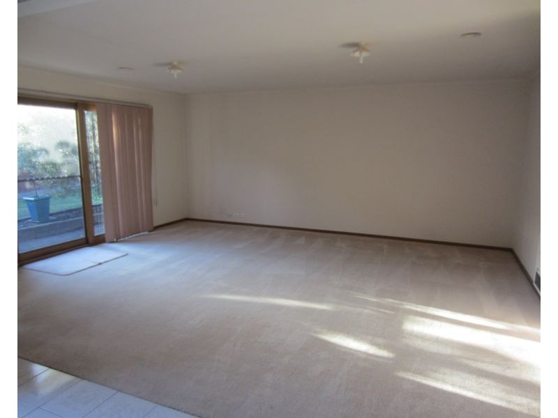 33 Pitfield Crescent, Rowville VIC 3178