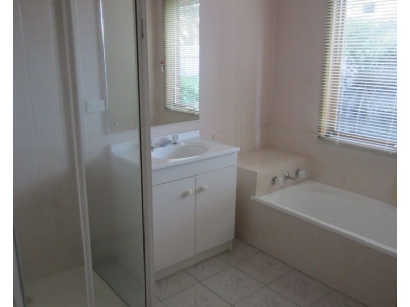 33 Pitfield Crescent, Rowville VIC 3178