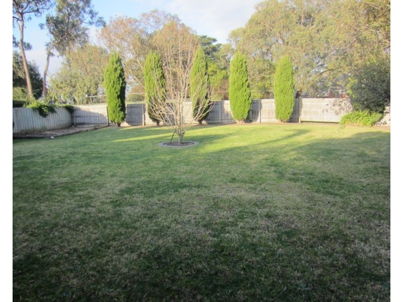 33 Pitfield Crescent, Rowville VIC 3178