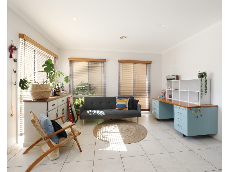 64 Sovereign Manors Crescent, Rowville VIC 3178