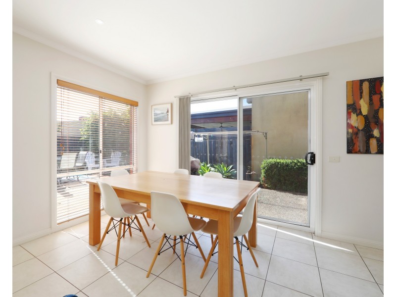 64 Sovereign Manors Crescent, Rowville VIC 3178