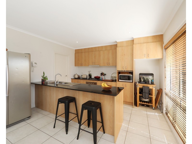 64 Sovereign Manors Crescent, Rowville VIC 3178