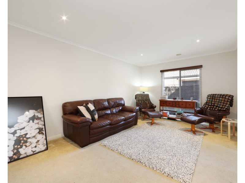 64 Sovereign Manors Crescent, Rowville VIC 3178