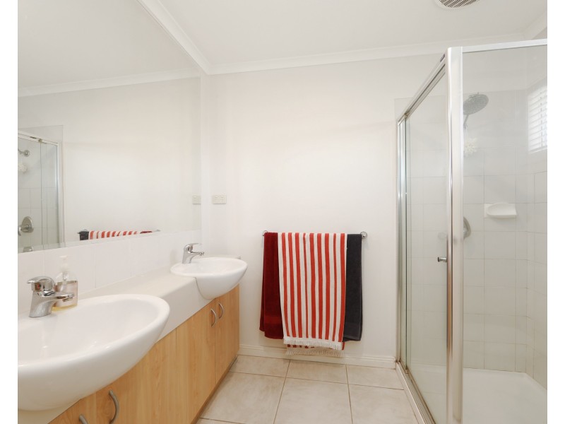 64 Sovereign Manors Crescent, Rowville VIC 3178