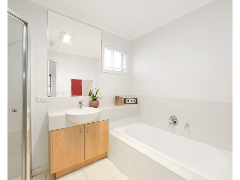 64 Sovereign Manors Crescent, Rowville VIC 3178