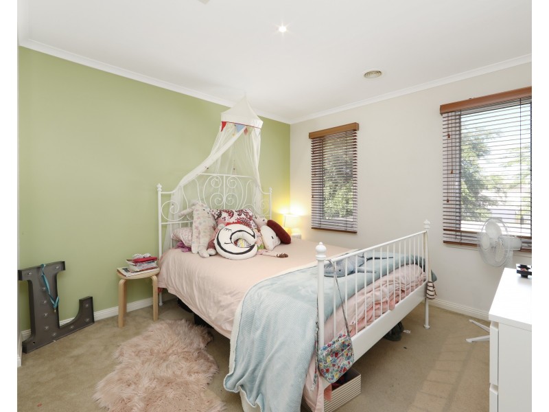 64 Sovereign Manors Crescent, Rowville VIC 3178