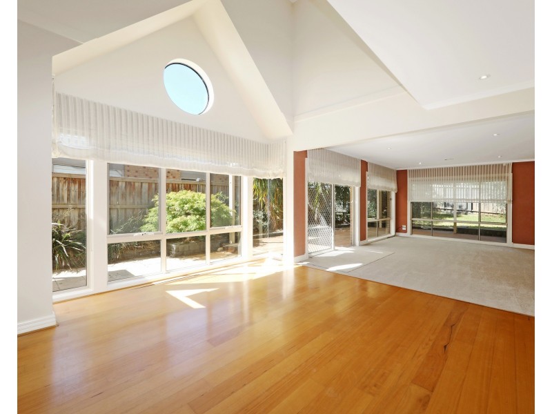 26 Sovereign Crest Boulevard, Rowville VIC 3178