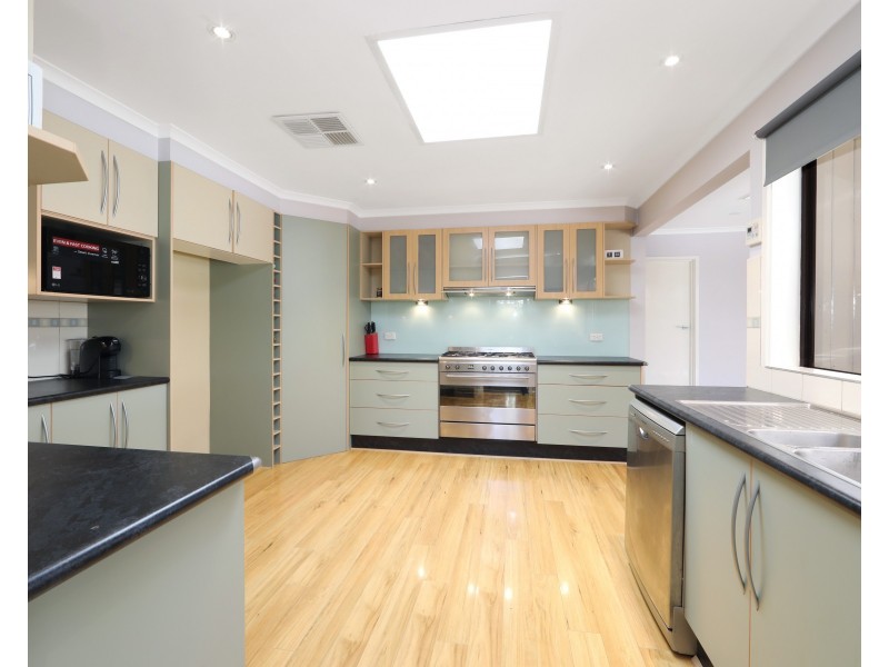 69 King Parade, Knoxfield VIC 3180