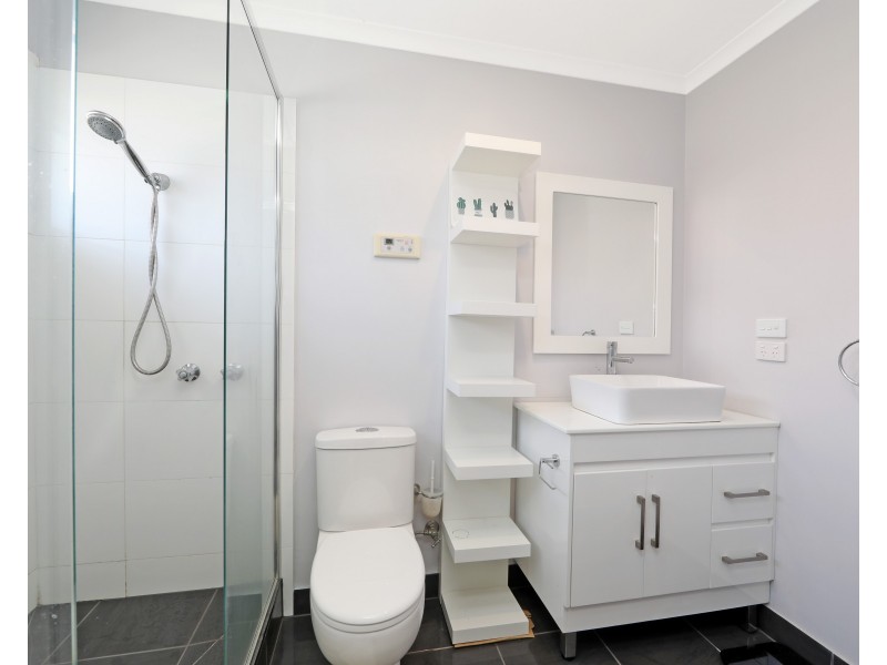 69 King Parade, Knoxfield VIC 3180