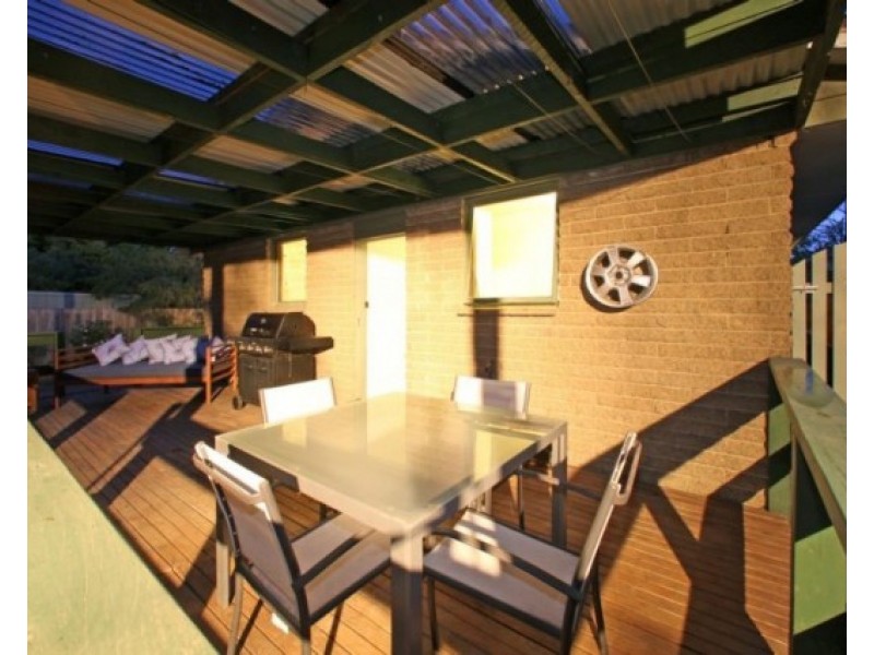 17 Aisbett Avenue, Wantirna South VIC 3152