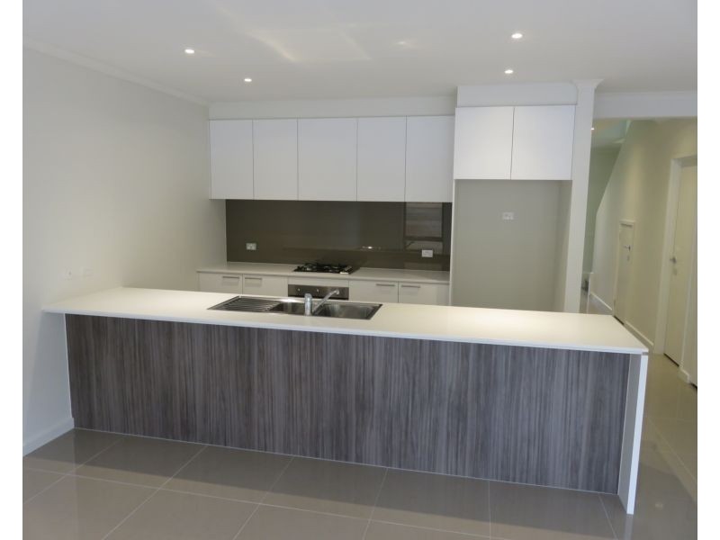 14 Flora Grove, Wantirna South VIC 3152