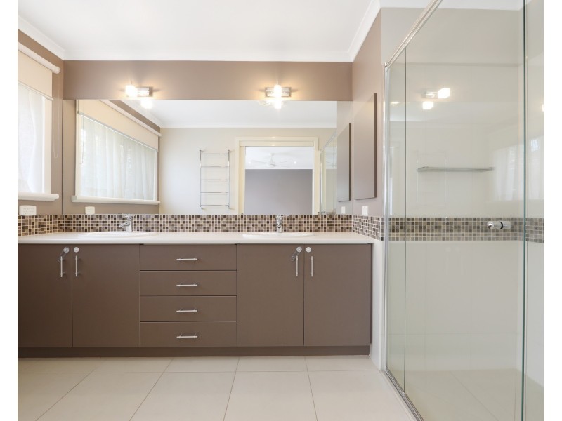 61 Colorado  Crescent, Rowville VIC 3178