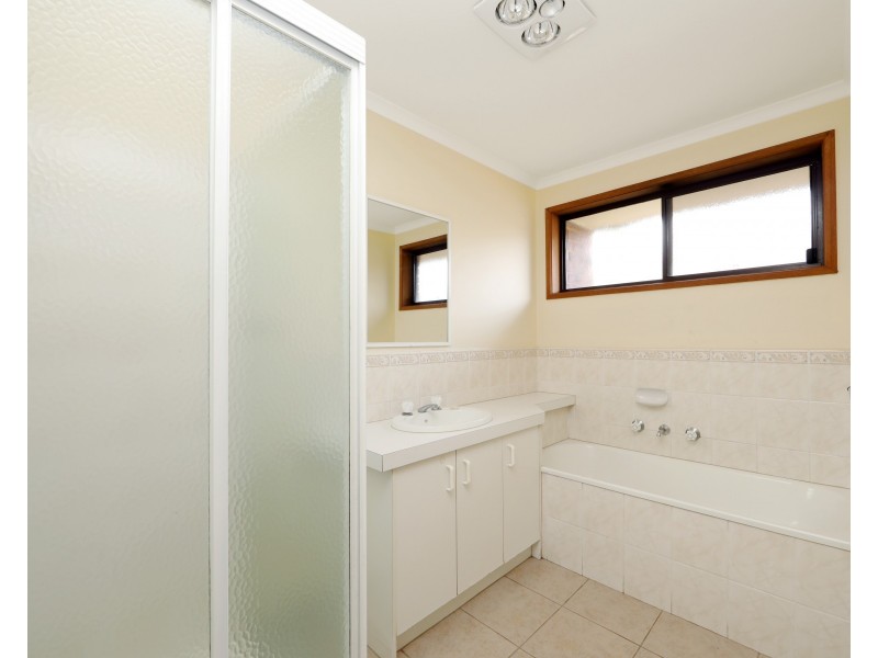 4 Raneen Place, Berwick VIC 3806