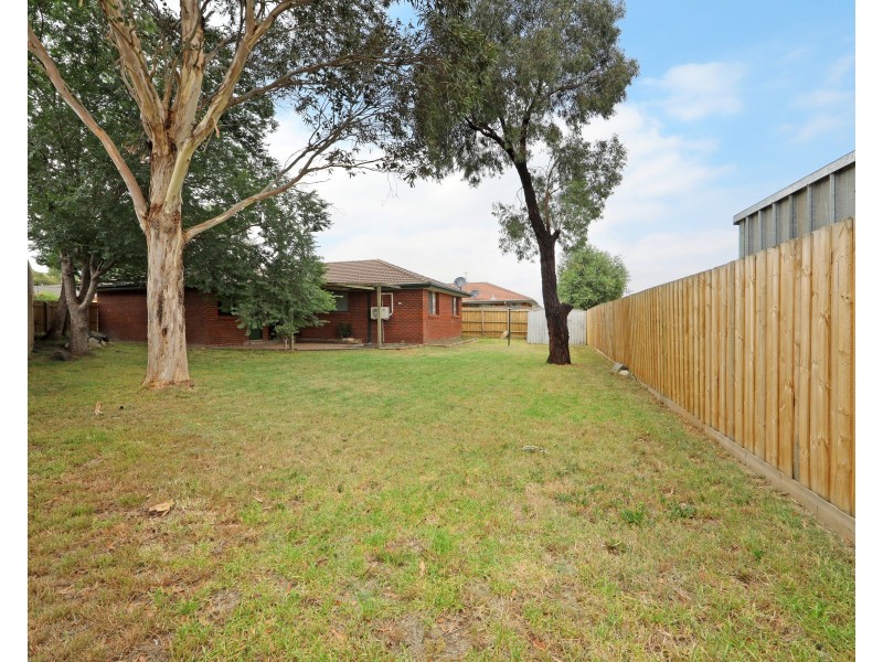 4 Raneen Place, Berwick VIC 3806