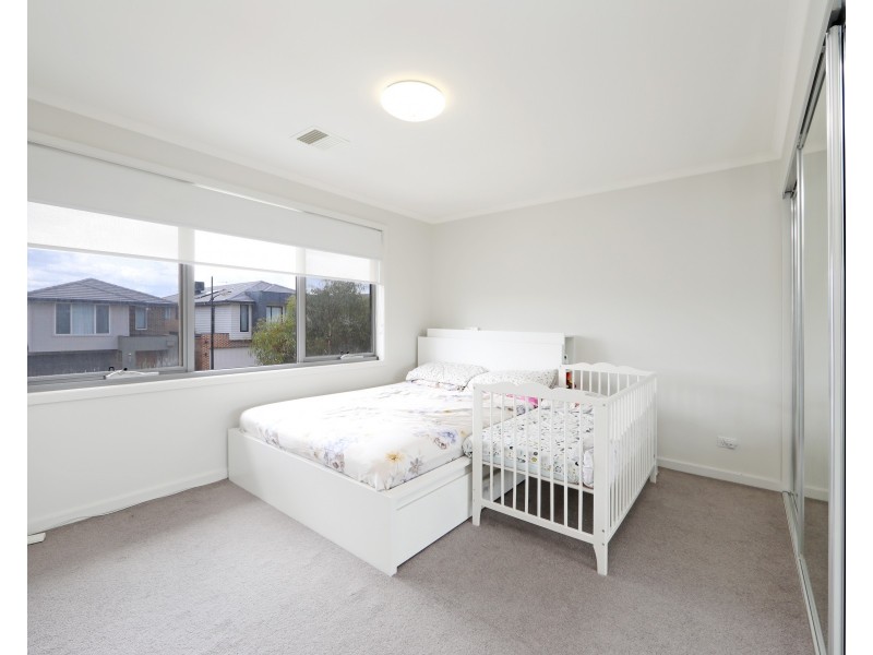 10 Flora Grove, Wantirna South VIC 3152