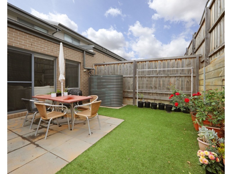 10 Flora Grove, Wantirna South VIC 3152