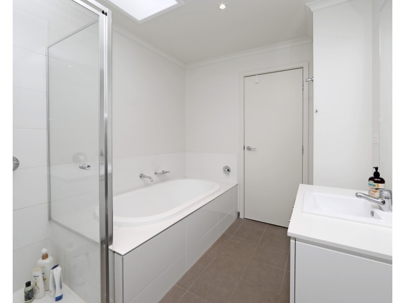 14 Botanic Place, Wantirna South VIC 3152