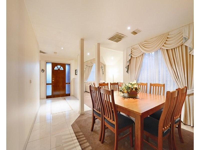 445 Dandelion Drive, Rowville VIC 3178