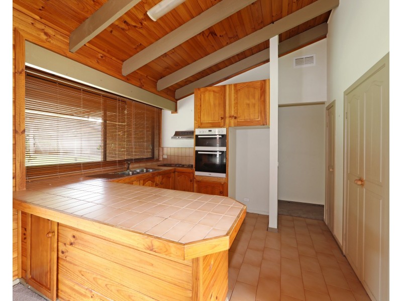 8 Willow Avenue, Rowville VIC 3178