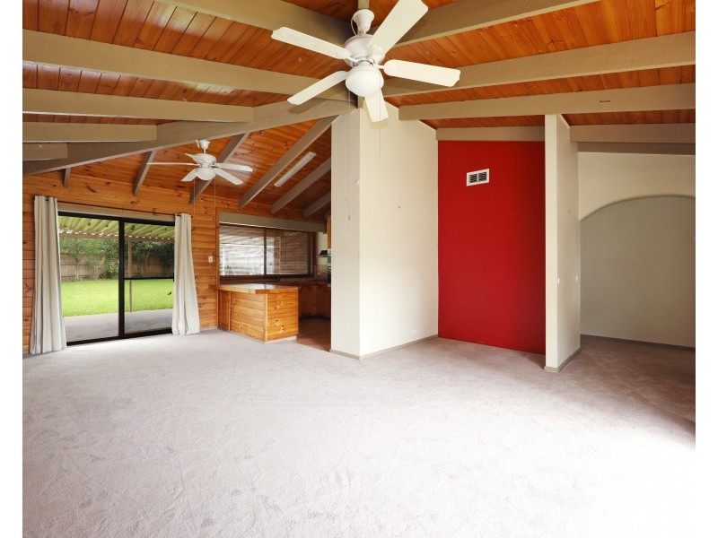 8 Willow Avenue, Rowville VIC 3178