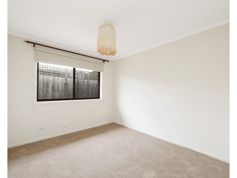 8 Willow Avenue, Rowville VIC 3178