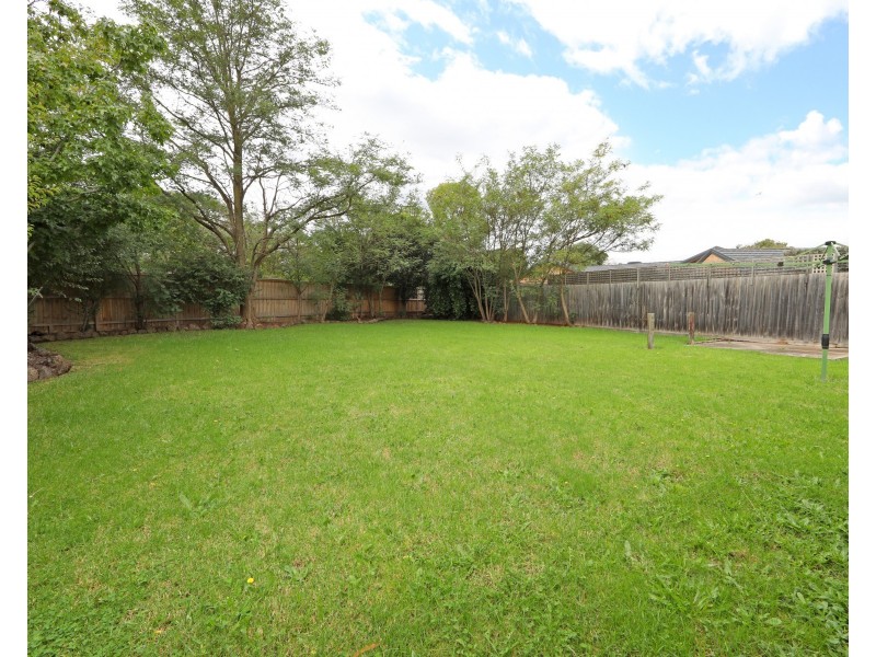 8 Willow Avenue, Rowville VIC 3178