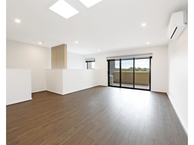 61 Emmeline Row, Rowville VIC 3178