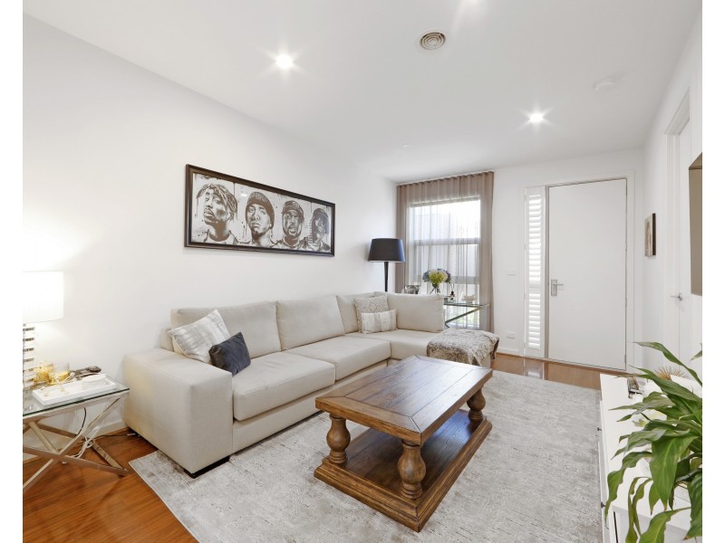 10 Misha  Boulevard, Endeavour Hills VIC 3802