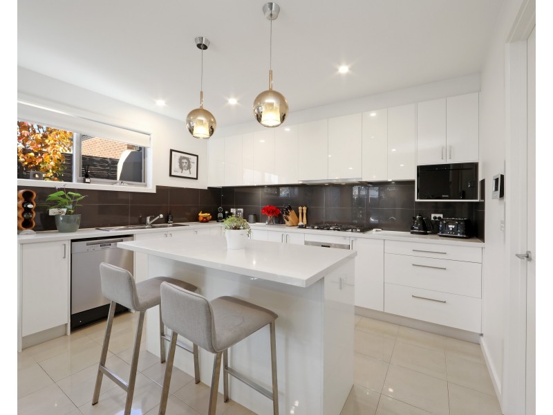 10 Misha  Boulevard, Endeavour Hills VIC 3802