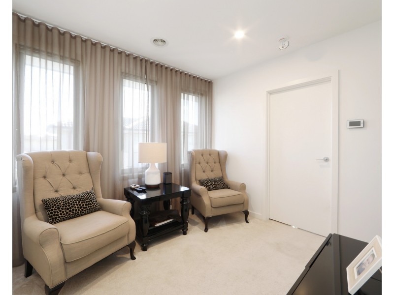 10 Misha  Boulevard, Endeavour Hills VIC 3802