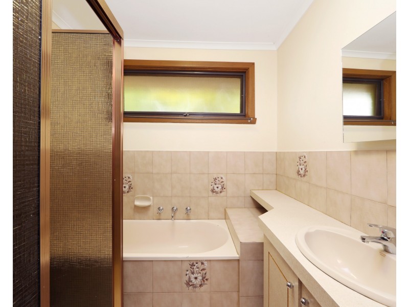 8 Cardinia Way, Rowville VIC 3178