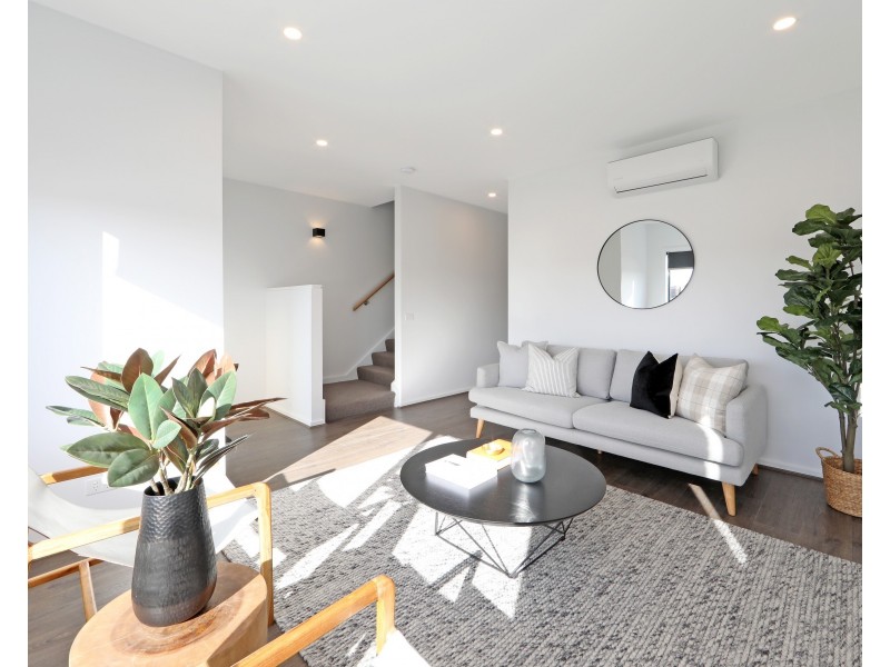 21 Emmeline  Row, Rowville VIC 3178