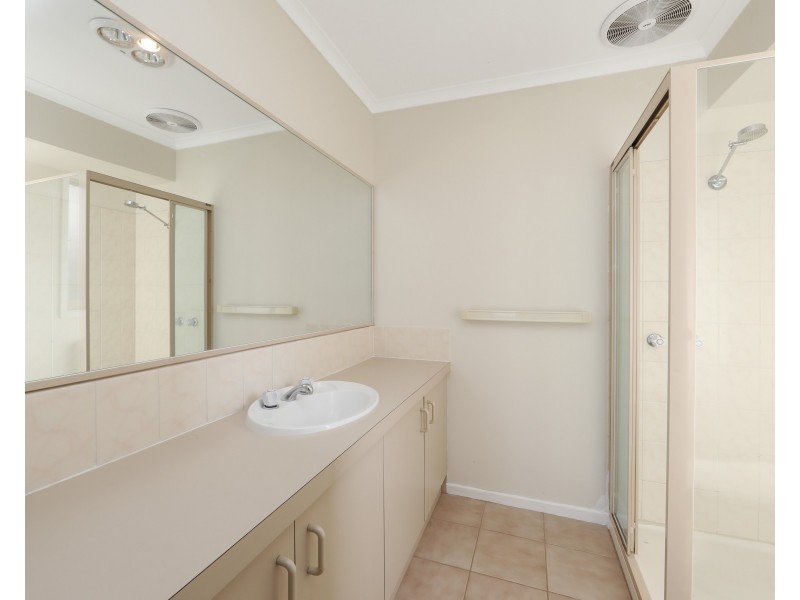 25 Pinehill  Drive, Rowville VIC 3178