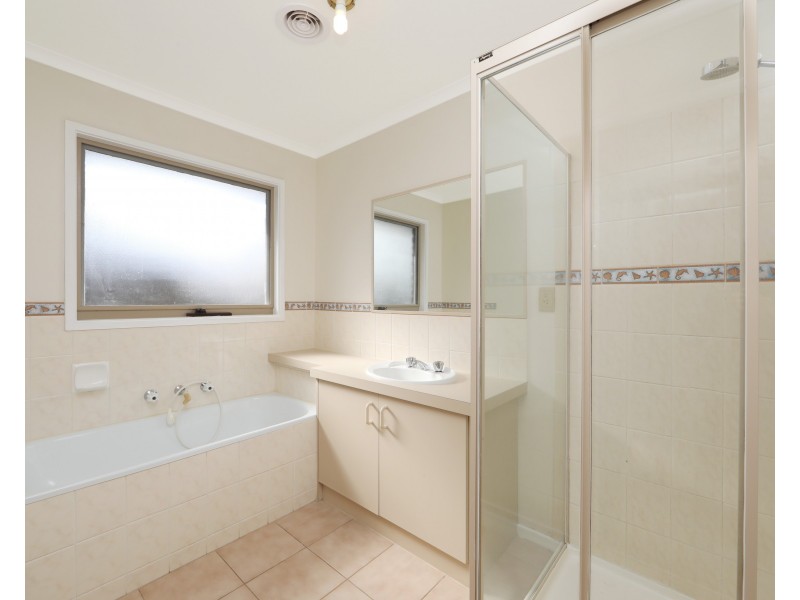 25 Pinehill  Drive, Rowville VIC 3178