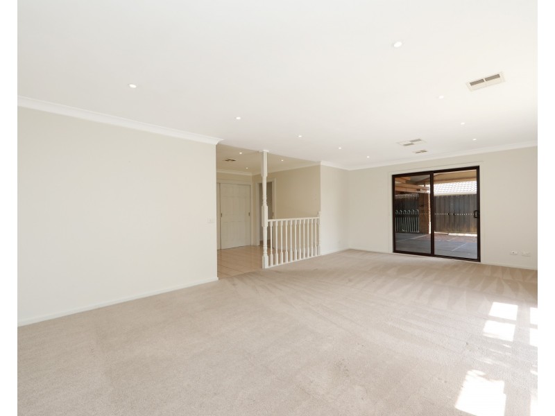 81 Mantung Crescent, Rowville VIC 3178