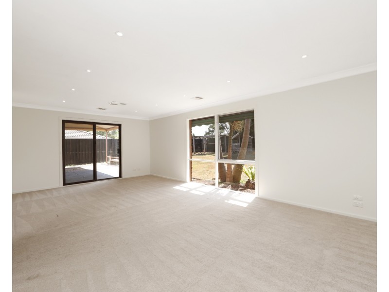 81 Mantung Crescent, Rowville VIC 3178