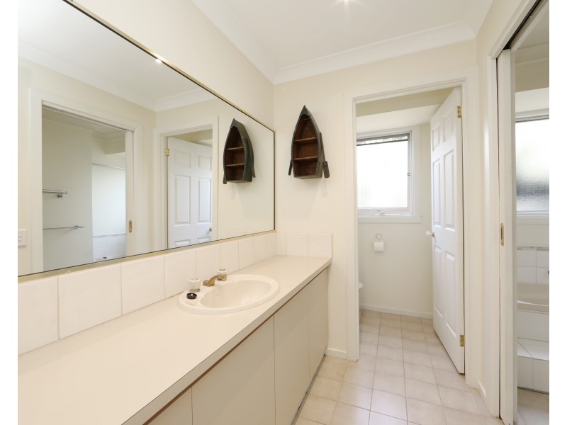 81 Mantung Crescent, Rowville VIC 3178