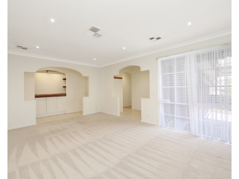 81 Mantung Crescent, Rowville VIC 3178