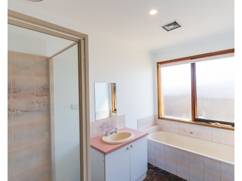 82 Lakeview Avenue, Rowville VIC 3178